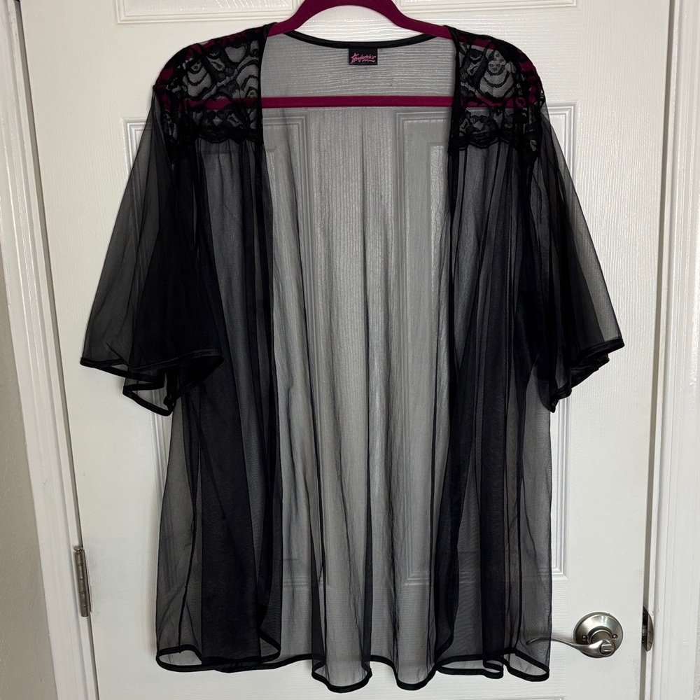 Vintage FREDRICK'S of HOLLYWOOD  Black Sheer Lace Short Robe- One Size
